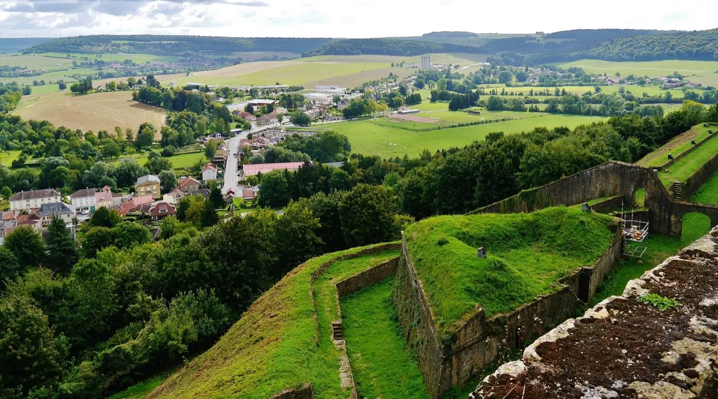 Panorama sur la ville basse de Montmédy depuis la citadelle